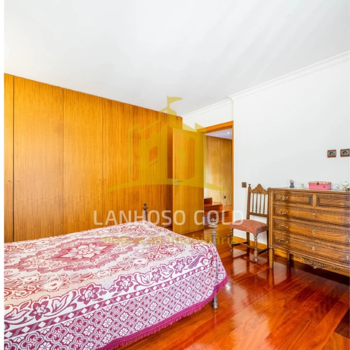 Moradia T3 para Venda em Campos e Louredo Foto 9