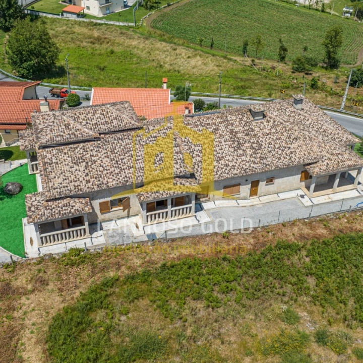 Moradia T3 para Venda em Campos e Louredo Foto 38