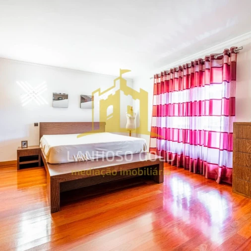 Moradia T3 para Venda em Campos e Louredo Foto 8