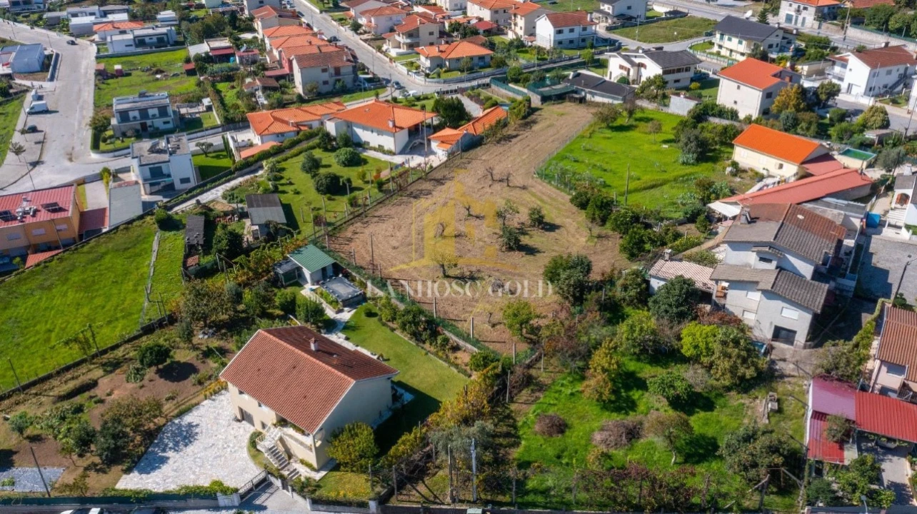 Terreno para Venda em Campos e Louredo Foto 2