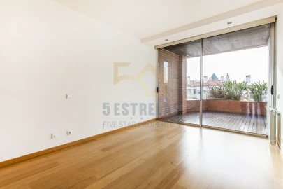 Apartamento T4 para Venda em Santa Maria e São Miguel, São Martinho, São Pedro Penaferrim
