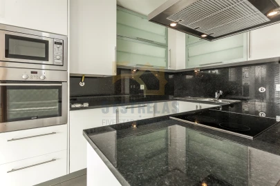 Apartamento T4 para Venda em Santa Maria e São Miguel, São Martinho, São Pedro Penaferrim