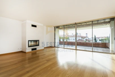 Apartamento T4 para Venda em Santa Maria e São Miguel, São Martinho, São Pedro Penaferrim