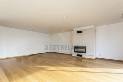 Apartamento T4 para Venda em Santa Maria e São Miguel, São Martinho, São Pedro Penaferrim