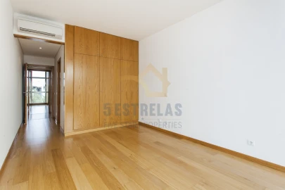 Apartamento T4 para Venda em Santa Maria e São Miguel, São Martinho, São Pedro Penaferrim