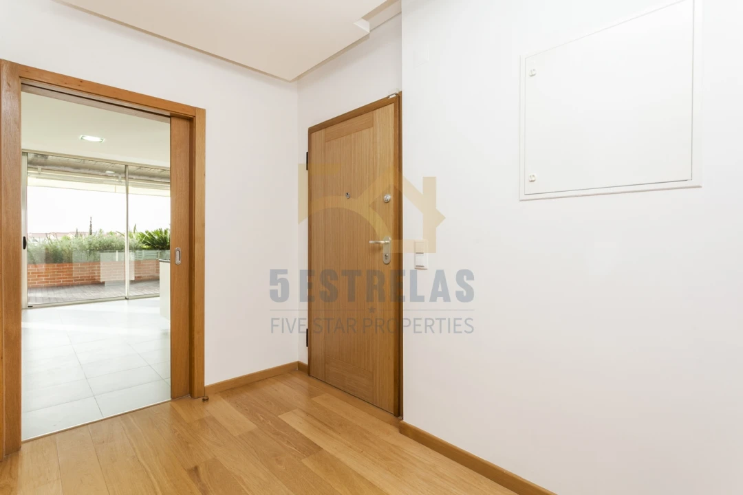 Apartamento T4 para Venda em Santa Maria e São Miguel, São Martinho, São Pedro Penaferrim Foto 4