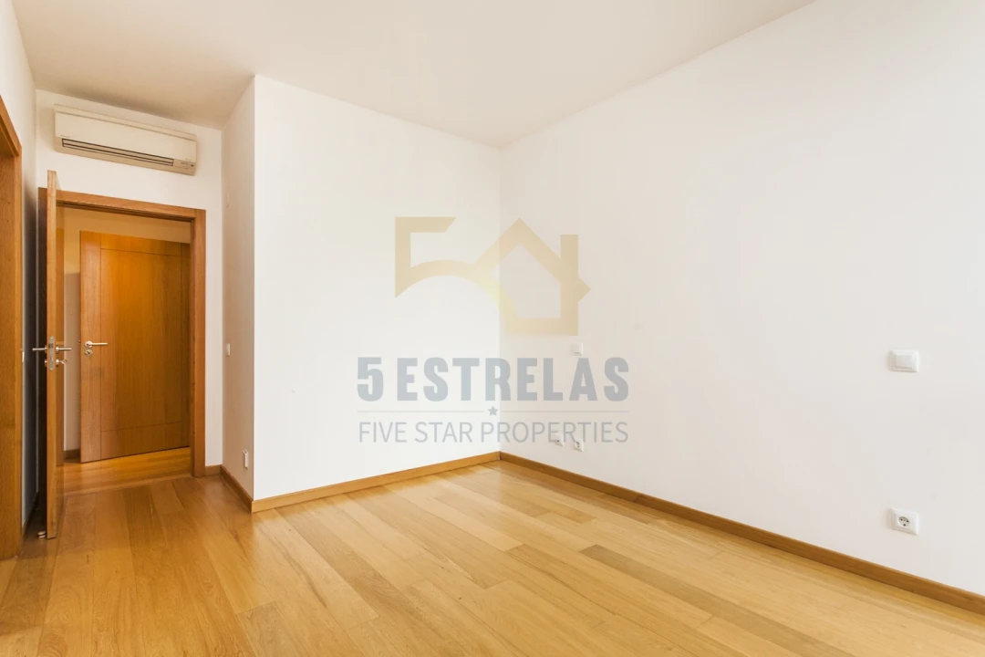 Apartamento T4 para Venda em Santa Maria e São Miguel, São Martinho, São Pedro Penaferrim Foto 22