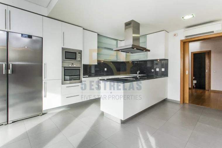 Apartamento T4 para Venda em Santa Maria e São Miguel, São Martinho, São Pedro Penaferrim Foto 18