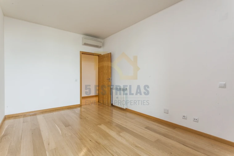 Apartamento T4 para Venda em Santa Maria e São Miguel, São Martinho, São Pedro Penaferrim Foto 26