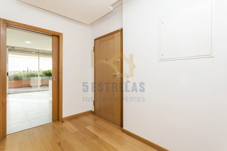 Apartamento T4 para Venda em Santa Maria e São Miguel, São Martinho, São Pedro Penaferrim Foto 4