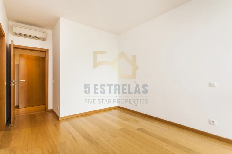 Apartamento T4 para Venda em Santa Maria e São Miguel, São Martinho, São Pedro Penaferrim Foto 22