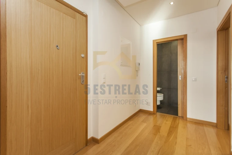 Apartamento T4 para Venda em Santa Maria e São Miguel, São Martinho, São Pedro Penaferrim Foto 3