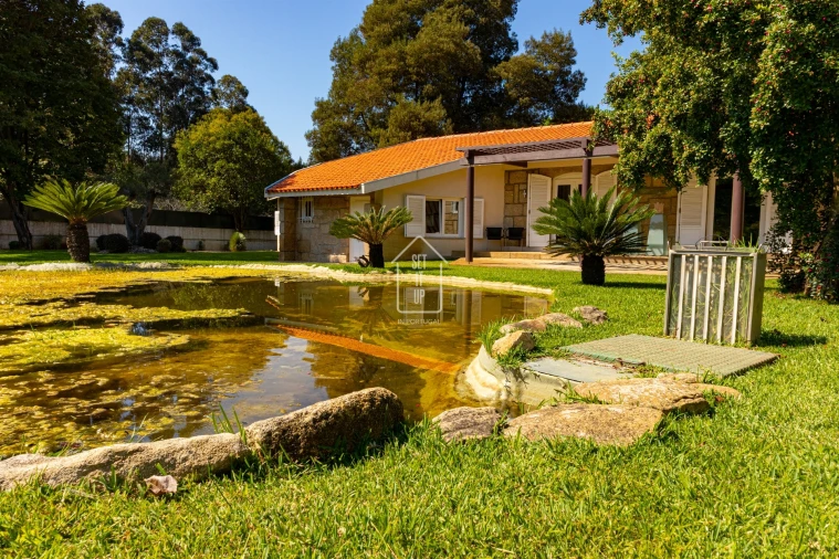 Moradia T4 para Venda em Vilar e Mosteiró Foto 9