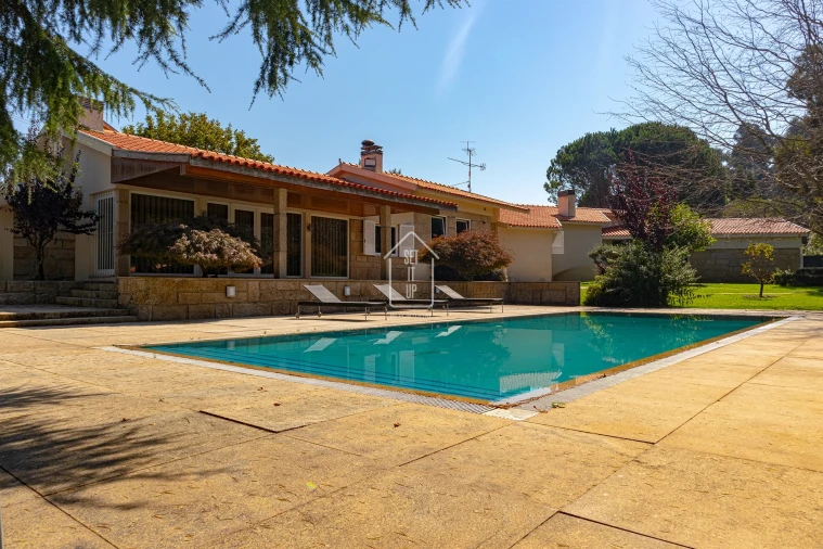 Moradia T4 para Venda em Vilar e Mosteiró Foto 1