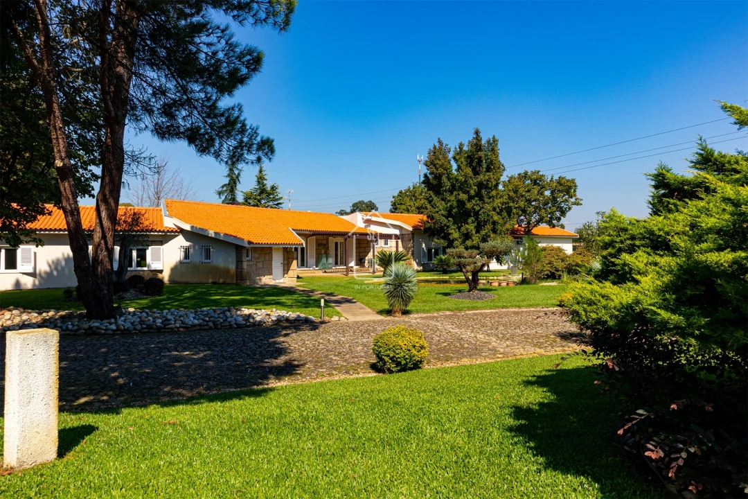 Moradia T4 para Venda em Vilar e Mosteiró Foto 12