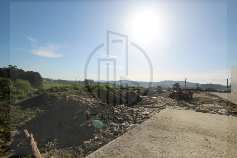 Terreno Comércio / Armazém para Venda em Abade de Neiva Foto 11