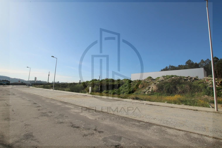 Terreno Comércio / Armazém para Venda em Abade de Neiva Foto 3