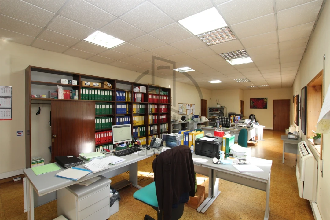 Armazém para Venda em Antas e Abade de Vermoim Foto 18