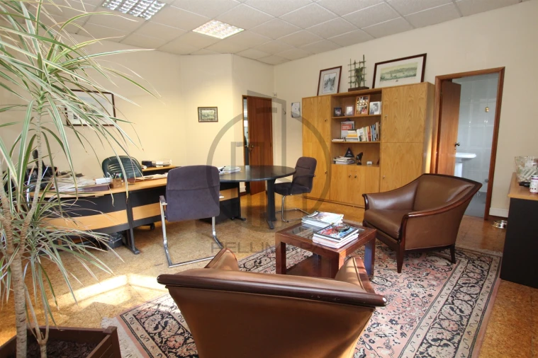 Armazém para Venda em Antas e Abade de Vermoim Foto 30