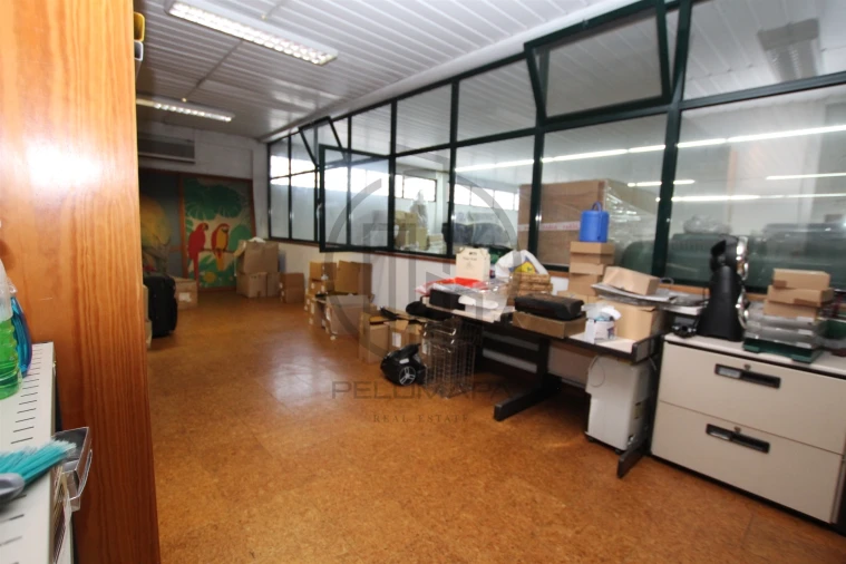 Armazém para Venda em Antas e Abade de Vermoim Foto 24