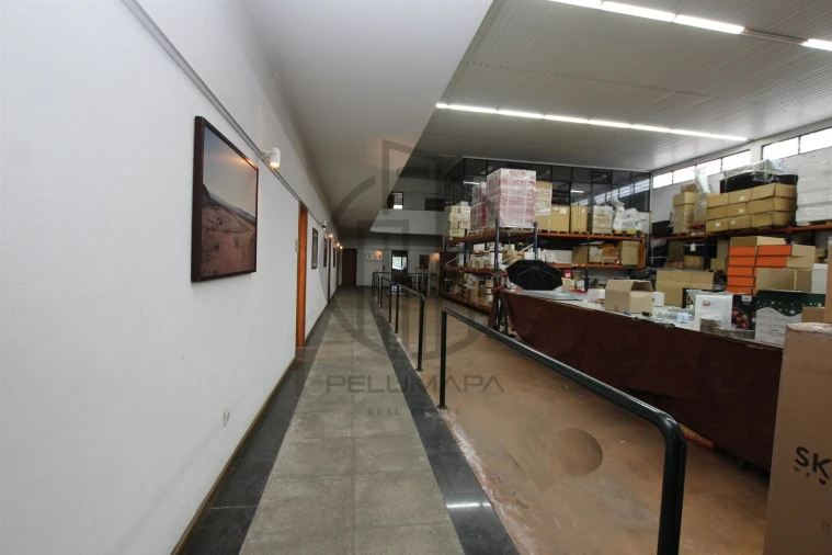 Armazém para Venda em Antas e Abade de Vermoim Foto 4