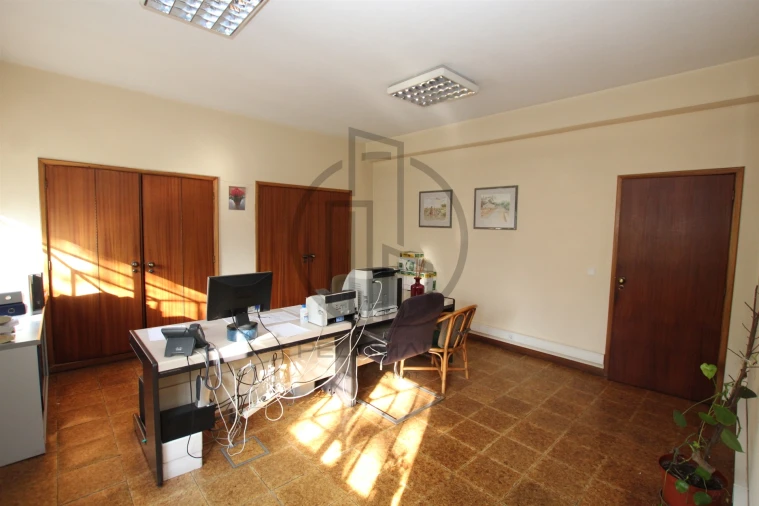 Armazém para Venda em Antas e Abade de Vermoim Foto 8