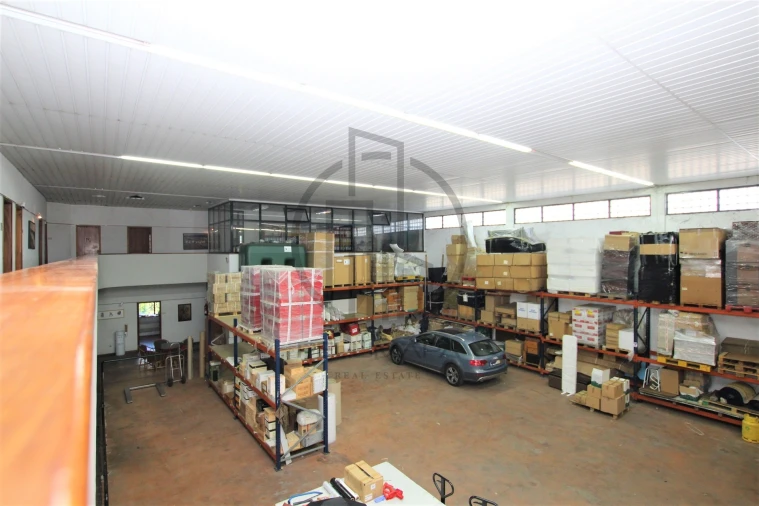 Armazém para Venda em Antas e Abade de Vermoim Foto 6