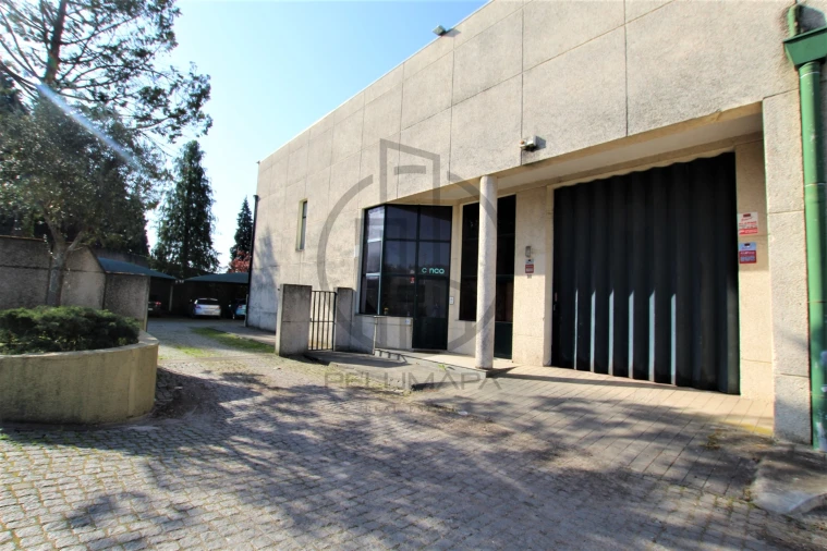 Armazém para Venda em Antas e Abade de Vermoim