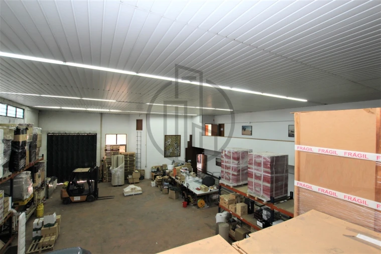 Armazém para Venda em Antas e Abade de Vermoim Foto 27