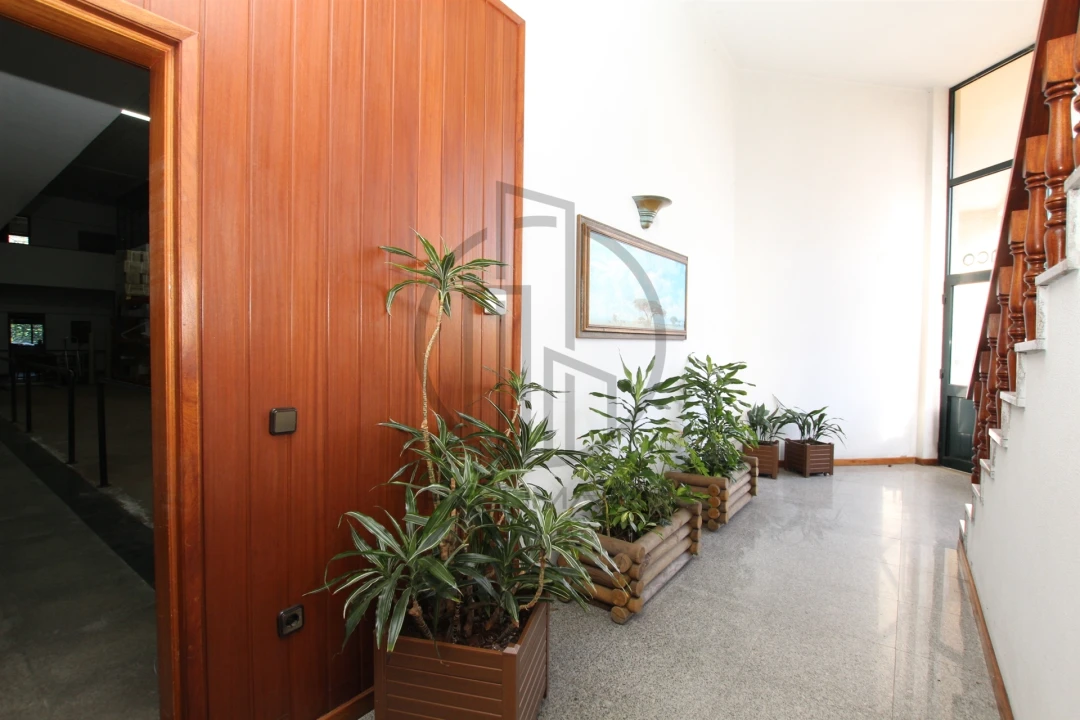 Armazém para Venda em Antas e Abade de Vermoim Foto 3