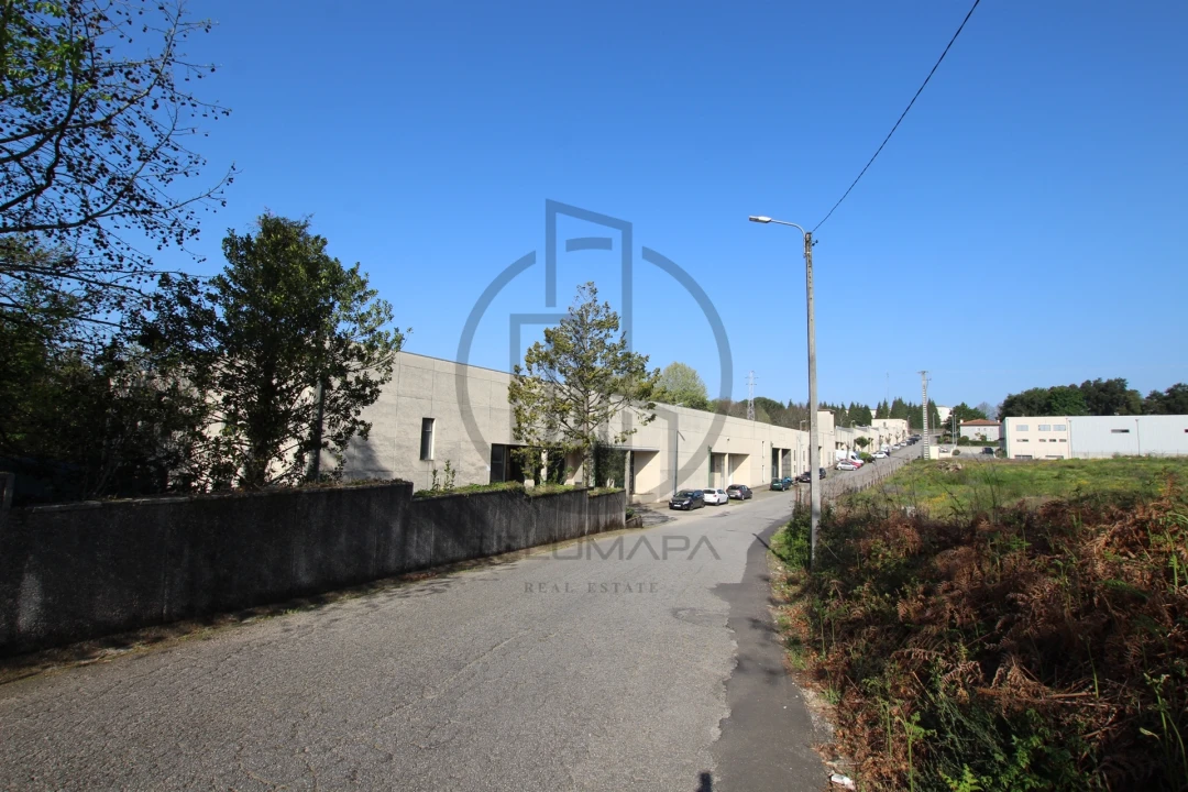 Armazém para Venda em Antas e Abade de Vermoim Foto 40