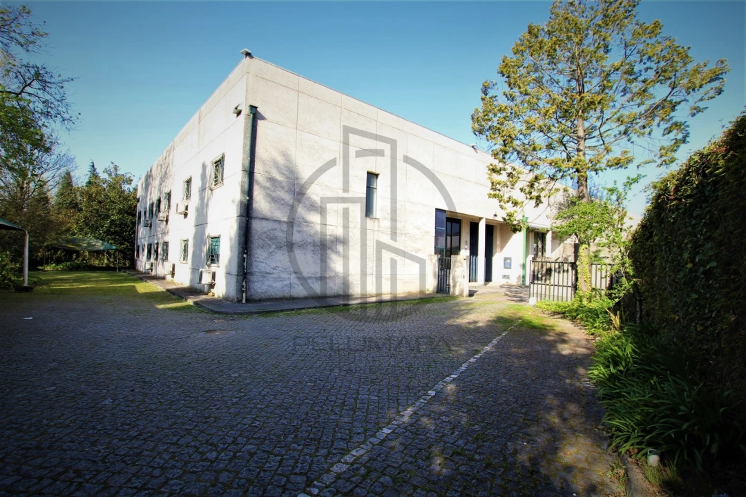 Armazém para Venda em Antas e Abade de Vermoim Foto 2