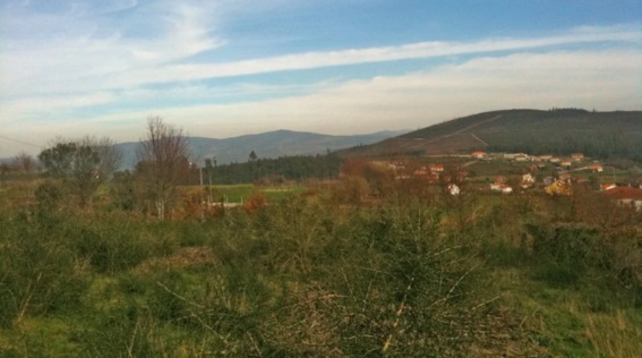 Terreno para Venda em Candemil e Gondar Foto 3