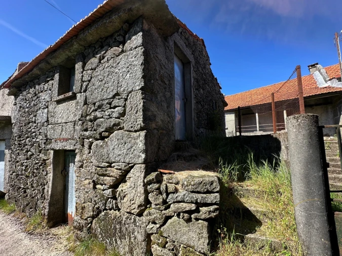 Moradia T0 para Venda em Castro Laboreiro e Lamas de Mouro Foto 2