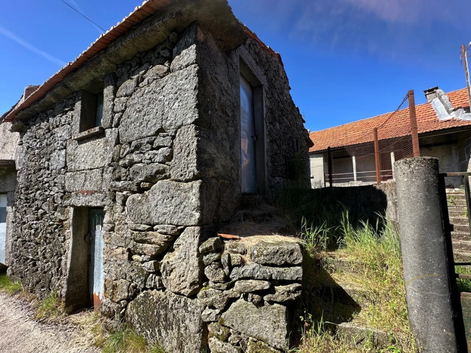 Moradia T0 para Venda em Castro Laboreiro e Lamas de Mouro Foto 2