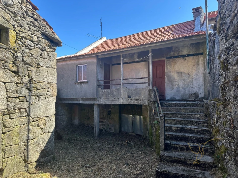 Moradia T0 para Venda em Castro Laboreiro e Lamas de Mouro Foto 1