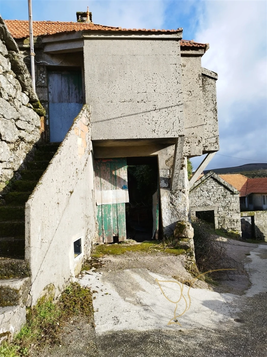 Moradia T0 para Venda em Castro Laboreiro e Lamas de Mouro Foto 4