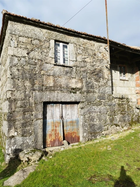 Moradia T0 para Venda em Castro Laboreiro e Lamas de Mouro