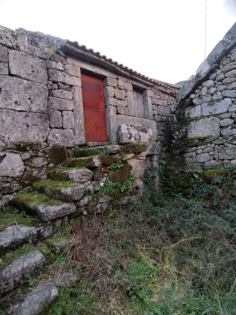 Moradia T0 para Venda em Castro Laboreiro e Lamas de Mouro