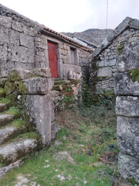 Moradia T0 para Venda em Castro Laboreiro e Lamas de Mouro