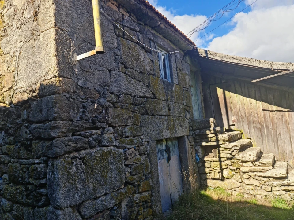 Moradia T0 para Venda em Castro Laboreiro e Lamas de Mouro Foto 1