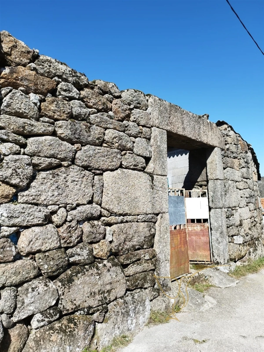 Moradia T0 para Venda em Castro Laboreiro e Lamas de Mouro Foto 4