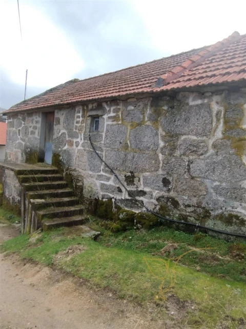 Moradia T2 para Venda em Castro Laboreiro e Lamas de Mouro