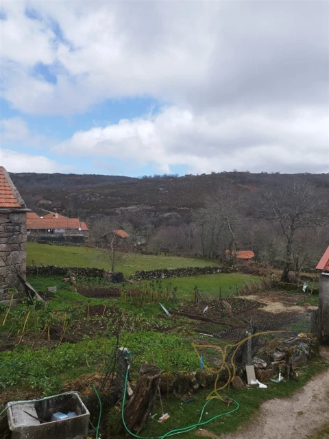 Moradia T2 para Venda em Castro Laboreiro e Lamas de Mouro