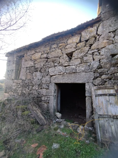 Moradia T0 para Venda em Castro Laboreiro e Lamas de Mouro
