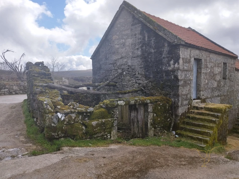 Moradia T0 para Venda em Castro Laboreiro e Lamas de Mouro Foto 1