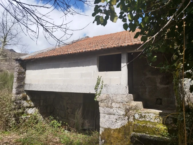 Moradia T0 para Venda em Castro Laboreiro e Lamas de Mouro Foto 4