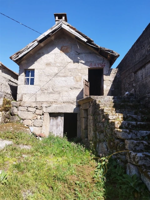 Moradia T0 para Venda em Castro Laboreiro e Lamas de Mouro
