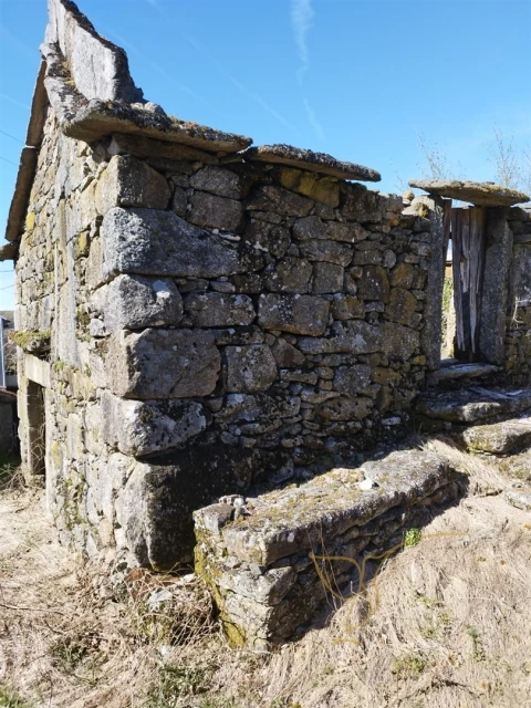 Moradia T0 para Venda em Castro Laboreiro e Lamas de Mouro