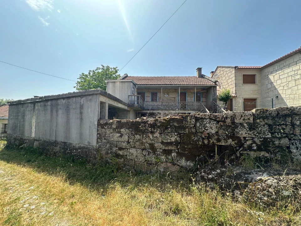Moradia T0 para Venda em Castro Laboreiro e Lamas de Mouro Foto 2